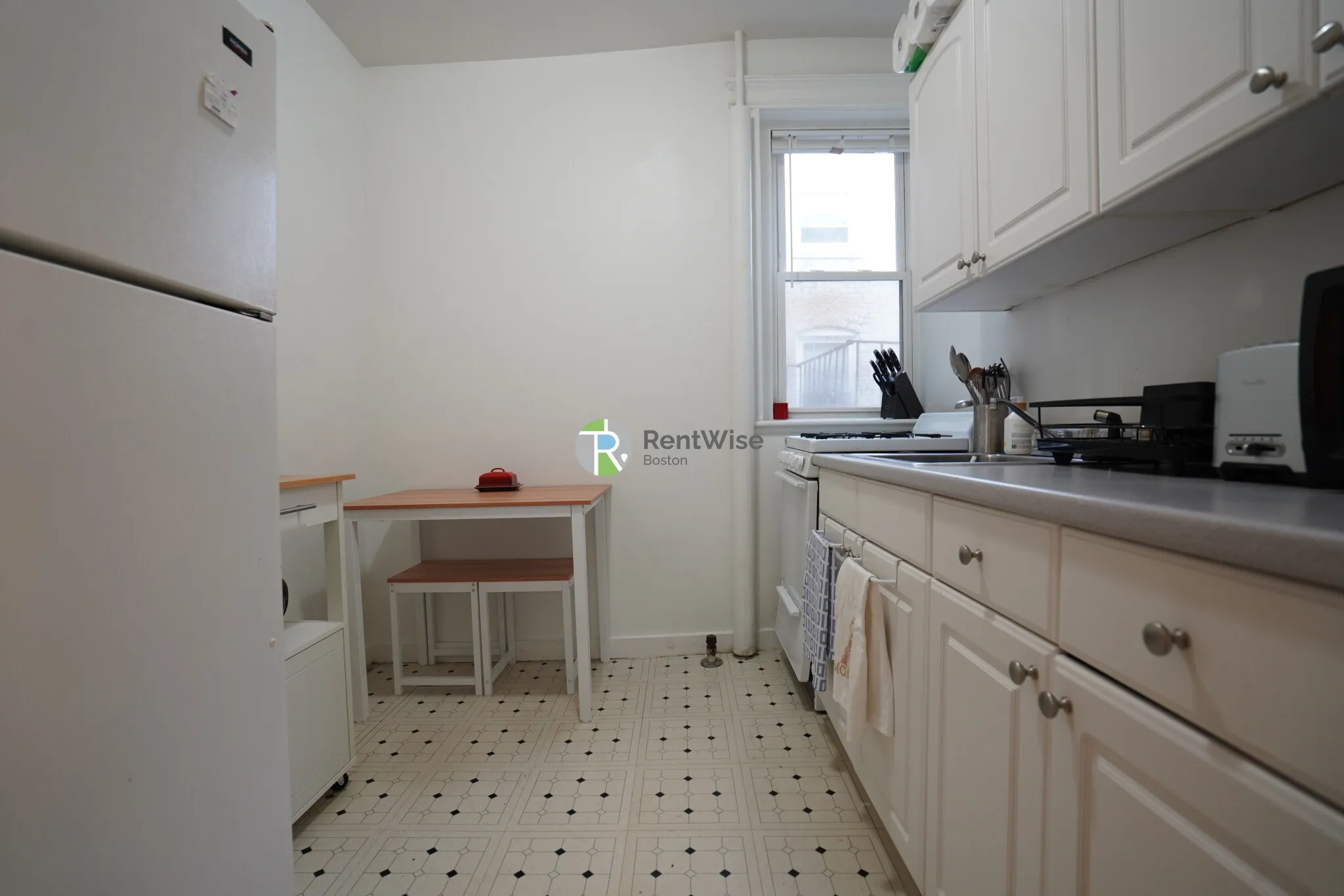1 bed, 1 bath apartment for rent at 110 Warren St Unit 16, Brighton — photo 4 of 16
