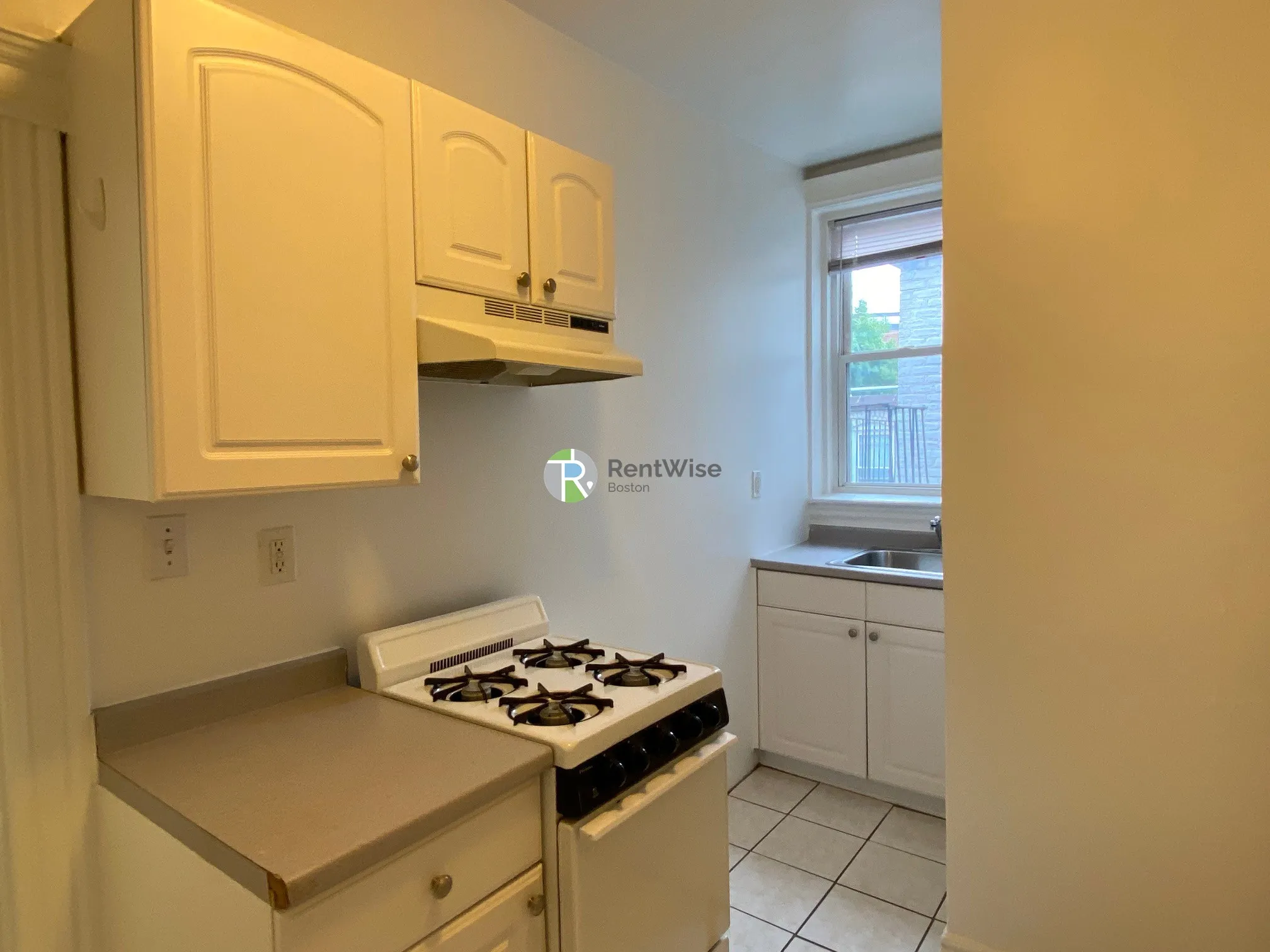 Studio bed, 1 bath apartment for rent at 110 Warren St Unit 23, Brighton — photo 13 of 28