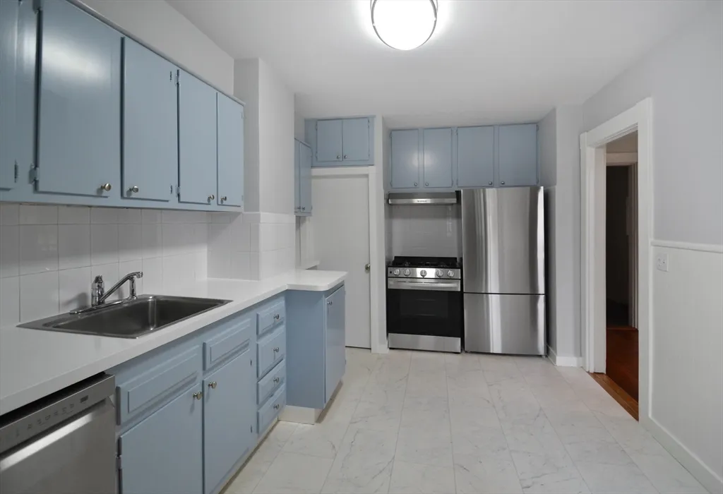 3 bed, 1 bath apartment for rent at 110 Webster St Unit 110, West Newton — photo 1 of 10