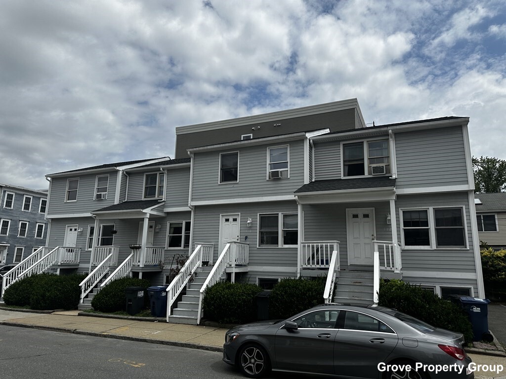 3 bed, 1 bath apartment for rent at 110 West 8th St Unit 110 West 8th, South Boston — photo 1 of 7