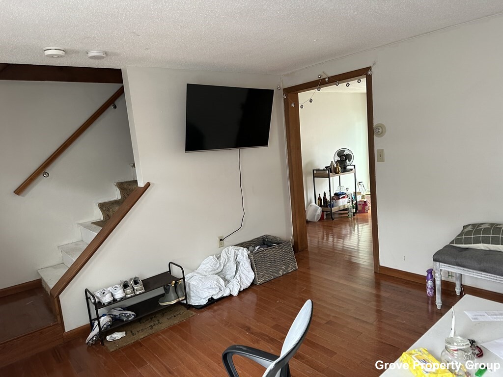 3 bed, 1 bath apartment for rent at 110 West 8th St Unit 110 West 8th, South Boston — photo 5 of 7