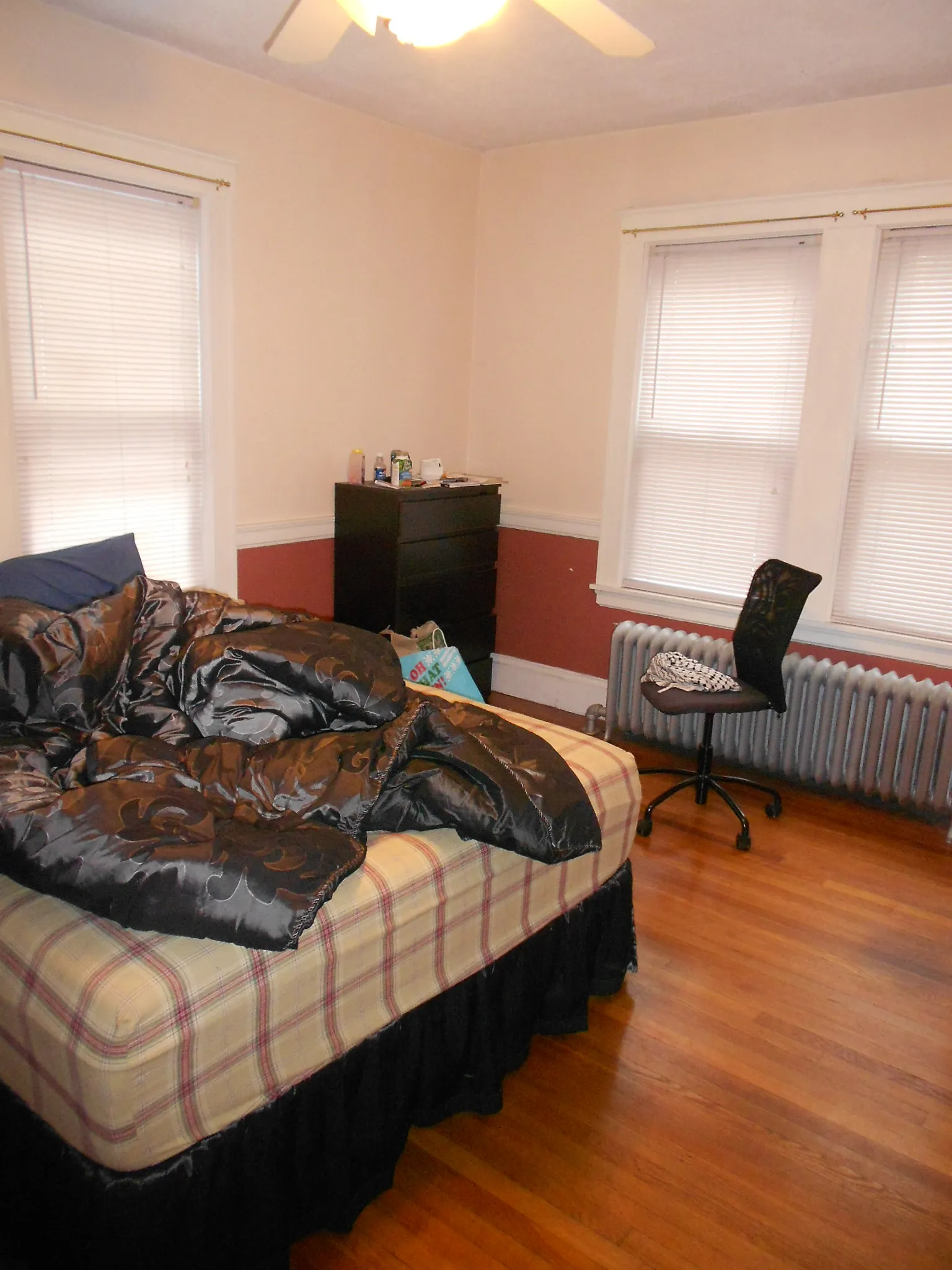 4 bed, 1 bath apartment for rent at 110 Winchester St Unit 1, North Brookline — photo 3 of 10