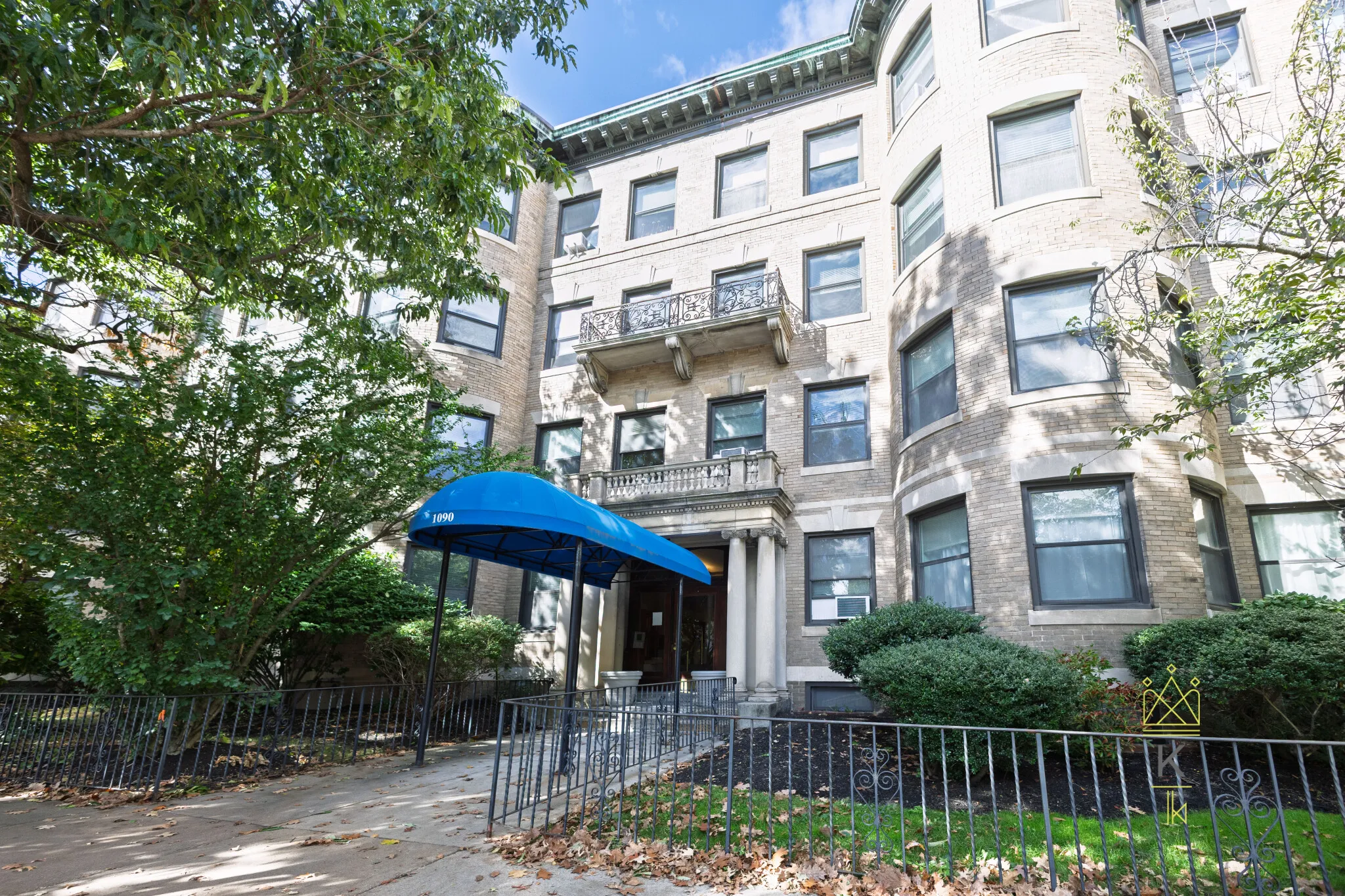2 bed, 1 bath apartment for rent at 1100 Beacon St Unit 1, Brookline — photo 8 of 11