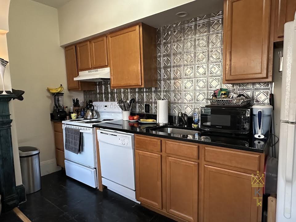 2 bed, 1 bath apartment for rent at 1100 Beacon St Unit 2D, Brookline — photo 4 of 16
