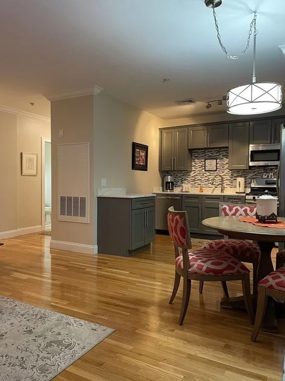 2 bed, 1.5 bath apartment for rent at 1100 Vfw Pkwy Unit 105, West Roxbury — photo 4 of 18