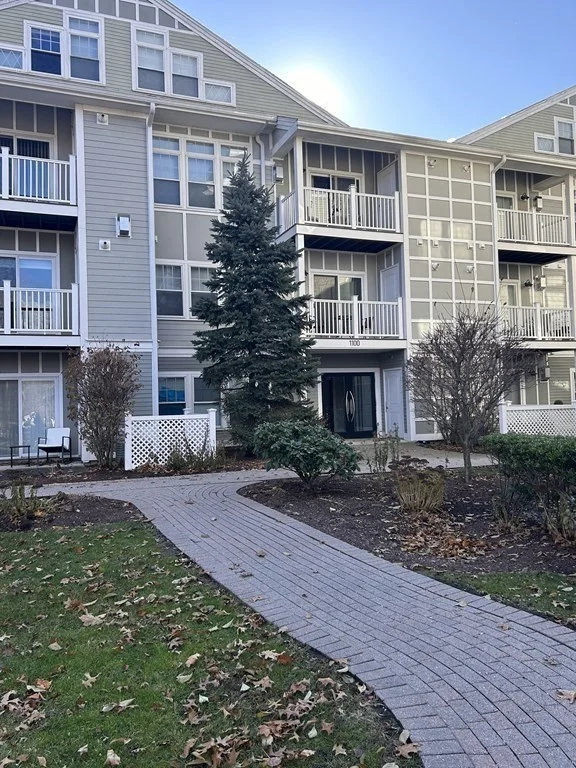 2 bed, 1.5 bath apartment for rent at 1100 Vfw Pkwy Unit 201, West Roxbury — photo 22 of 23