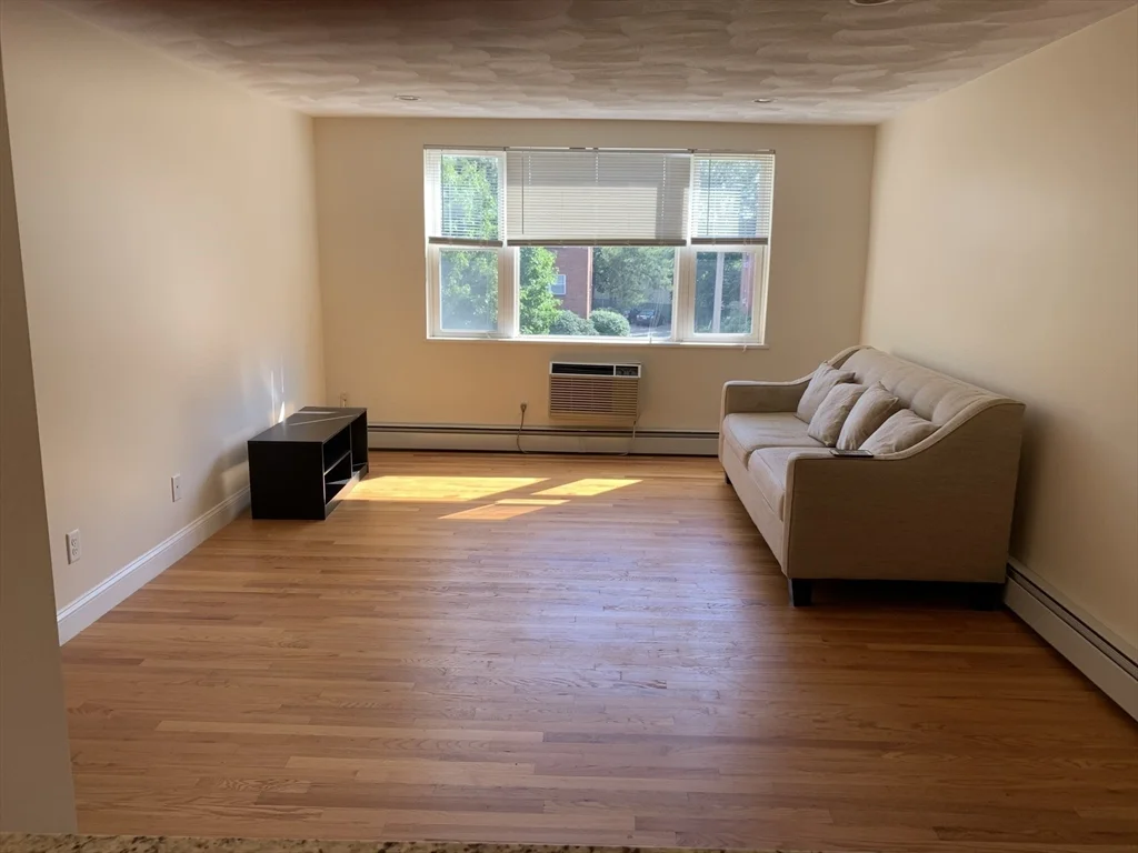2 bed, 1 bath apartment for rent at 1105 - 4 Lexington St Unit 9, Waltham — photo 3 of 22