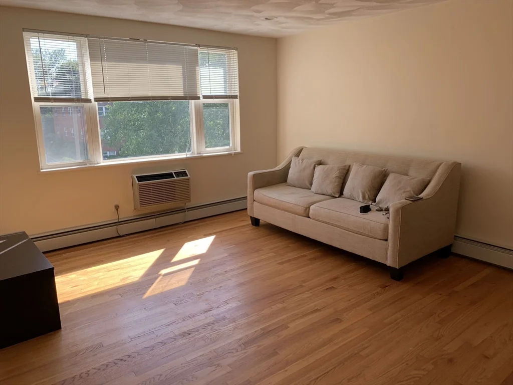 2 bed, 1 bath apartment for rent at 1105 - 4 Lexington St Unit 9, Waltham — photo 4 of 22