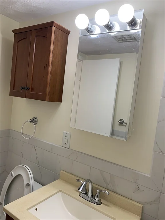 2 bed, 1 bath apartment for rent at 1105 - 4 Lexington St Unit 9, Waltham — photo 11 of 22