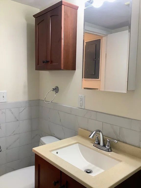 2 bed, 1 bath apartment for rent at 1105 Lexington St Unit 9, Waltham — photo 17 of 22