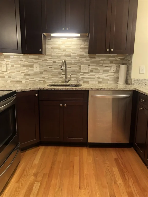 2 bed, 1 bath apartment for rent at 1105 Lexington St Unit 9, Waltham — photo 5 of 22