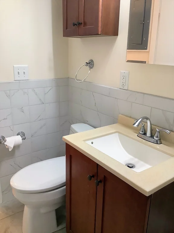 2 bed, 1 bath apartment for rent at 1105 Lexington St Unit 9, Waltham — photo 16 of 22
