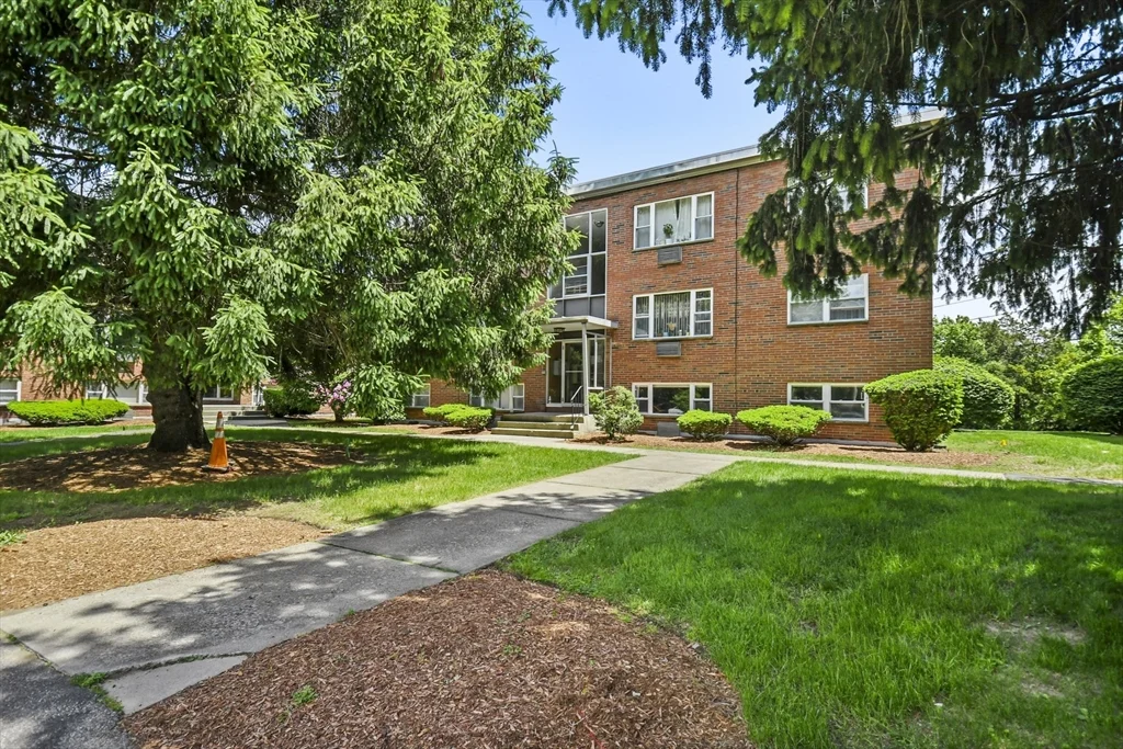 2 bed, 1 bath apartment for rent at 1105 Lexington Unit 10-2, Waltham — photo 18 of 21