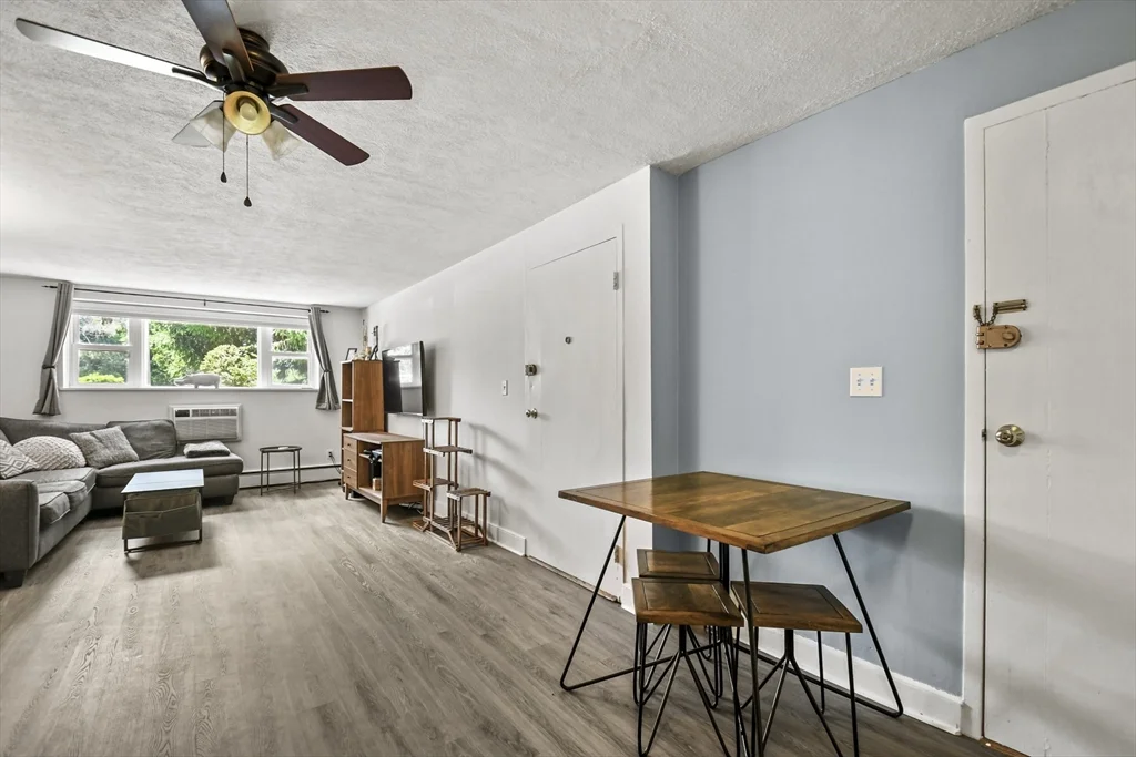 2 bed, 1 bath apartment for rent at 1105 Lexington Unit 10-2, Waltham — photo 5 of 21