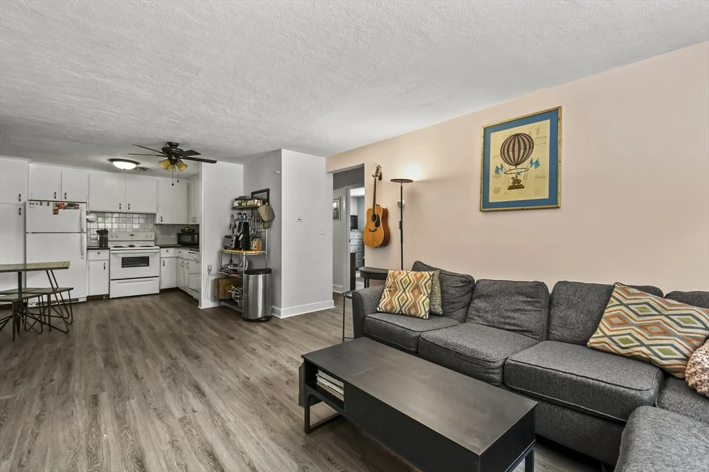 2 bed, 1 bath apartment for rent at 1105 Lexington Unit 10-2, Waltham — photo 2 of 21