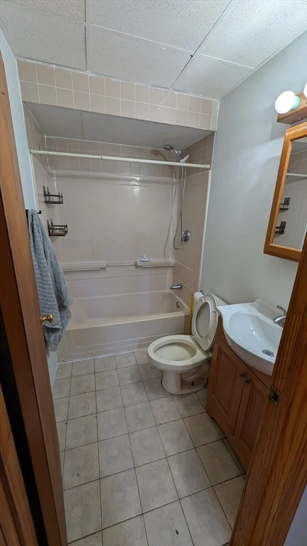 4 bed, 2 bath apartment for rent at 1106 Saratoga St, East Boston — photo 5 of 8
