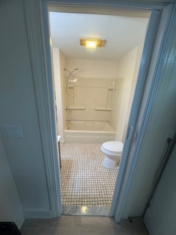 3 bed, 1 bath apartment for rent at 111 Arlington Unit 1, Hyde Park — photo 4 of 5