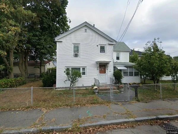 4 bed, 1 bath apartment for rent at 111 Arnold St, Quincy