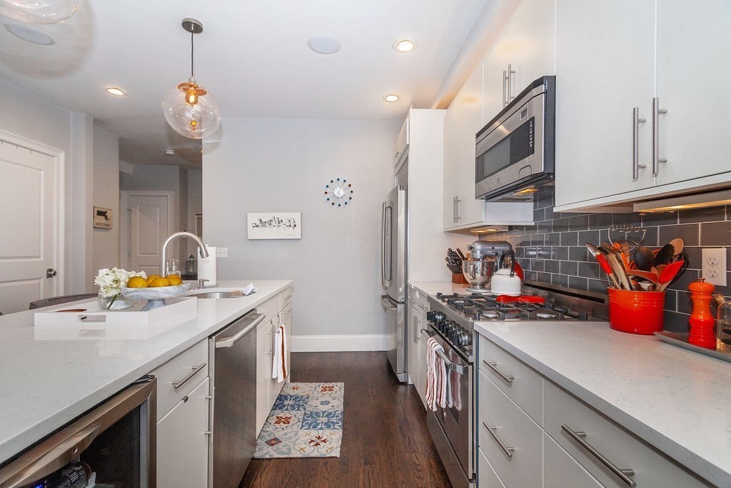 2 bed, 2 bath apartment for rent at 111 B Unit 3, South Boston — photo 4 of 19