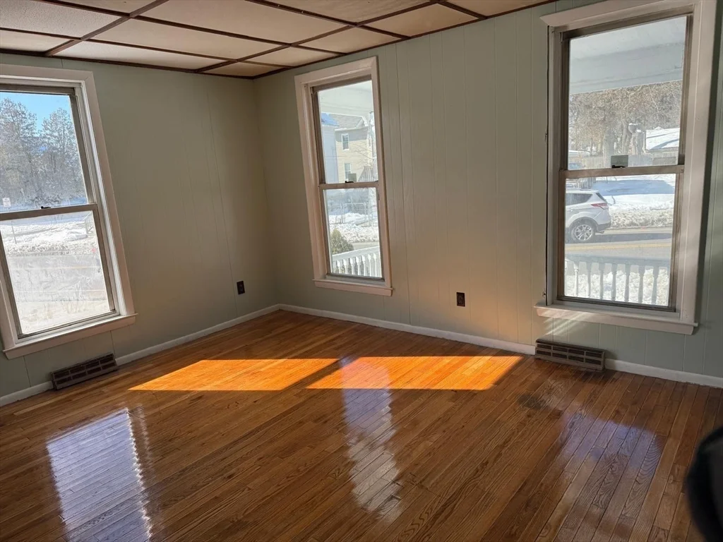 3 bed, 1 bath apartment for rent at 111 Bay St Unit 111, Springfield — photo 10 of 12