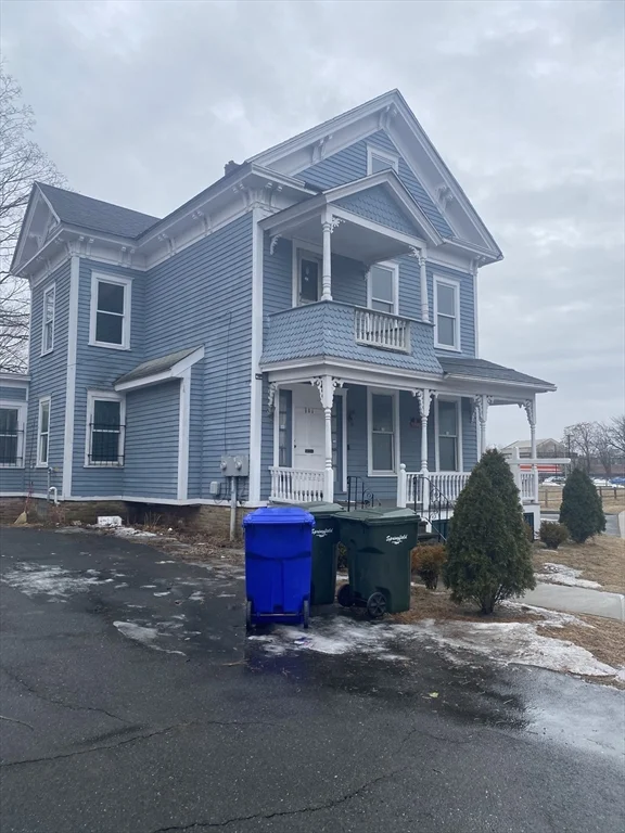3 bed, 1 bath apartment for rent at 111 Bay St Unit 111, Springfield