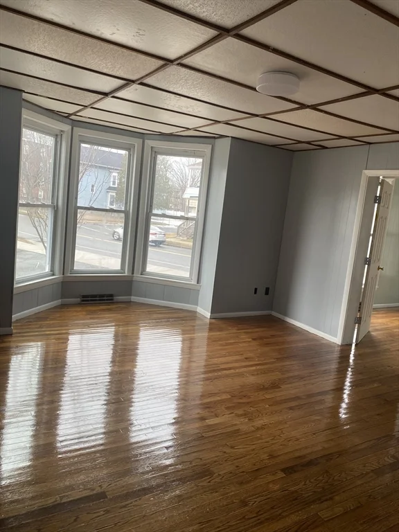 3 bed, 1 bath apartment for rent at 111 Bay St Unit 111, Springfield — photo 3 of 12
