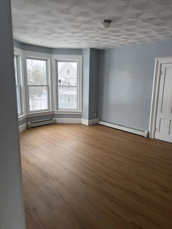 3 bed, 1 bath apartment for rent at 111 Bay Unit 113, Springfield — photo 5 of 13