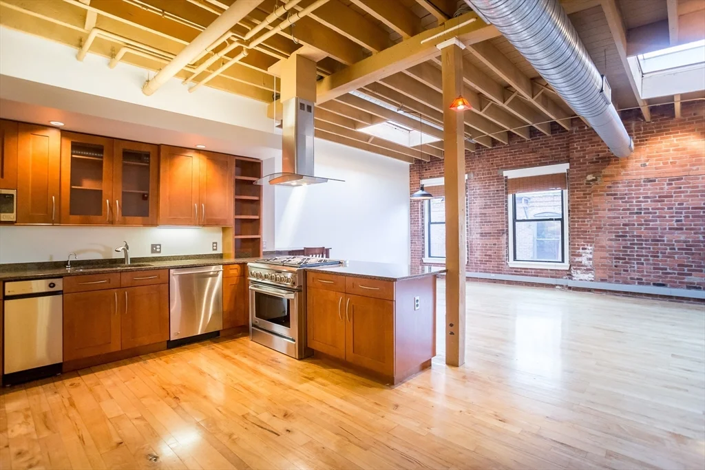 1 bed, 1 bath apartment for rent at 111 Beach St Unit 5C, Leather District — photo 2 of 17