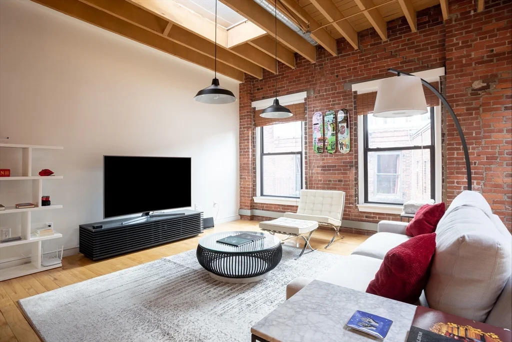 1 bed, 1 bath apartment for rent at 111 Beach St Unit 5C, Leather District — photo 3 of 17