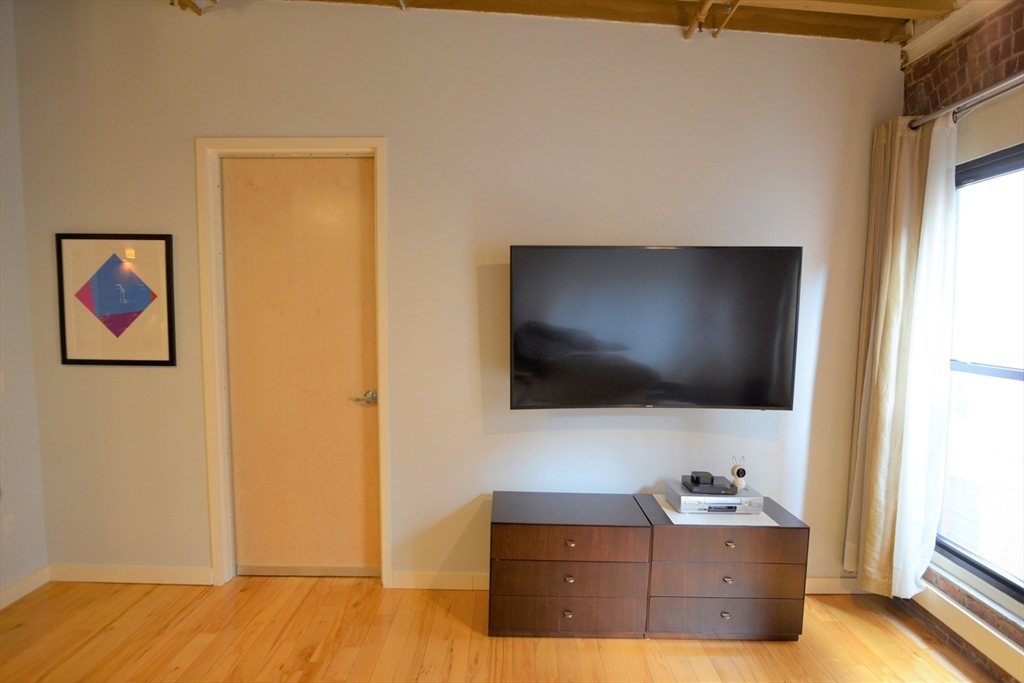 3 bed, 2 bath apartment for rent at 111 Beach Unit 4E, Leather District — photo 11 of 17