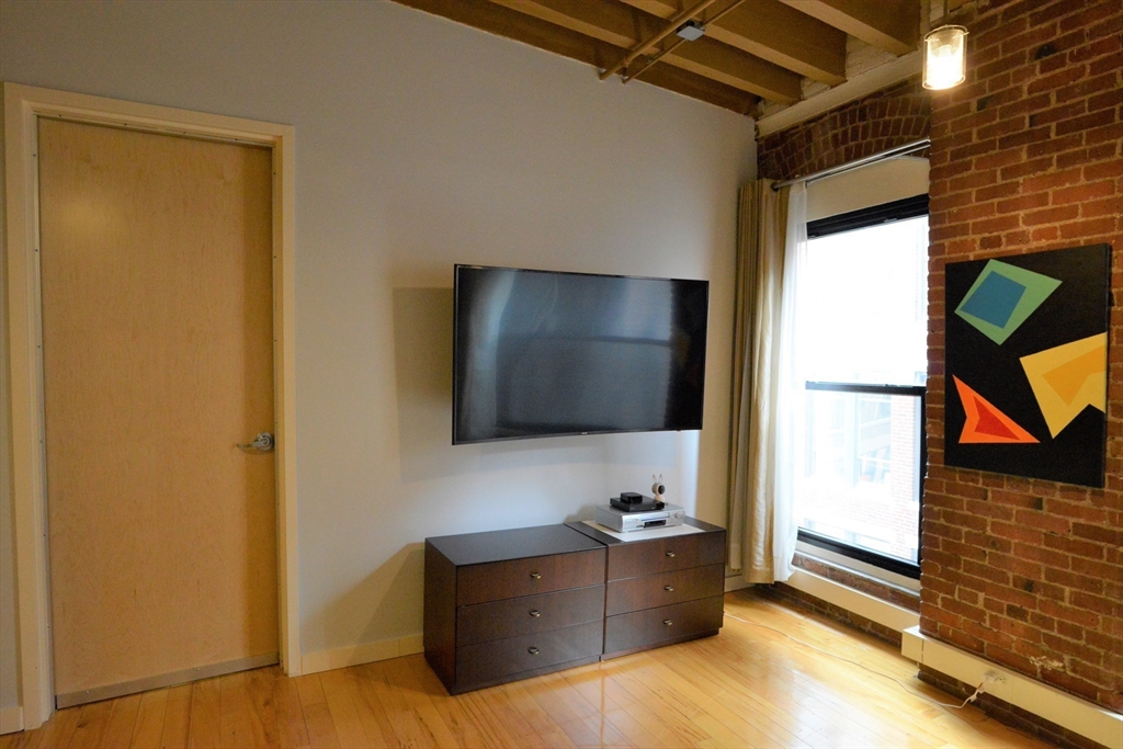 3 bed, 2 bath apartment for rent at 111 Beach Unit 4E, Leather District — photo 9 of 17