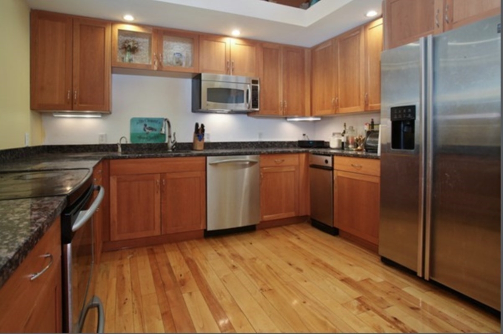 3 bed, 2 bath apartment for rent at 111 Beach Unit 4E, Leather District — photo 4 of 17