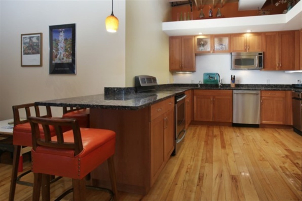 3 bed, 2 bath apartment for rent at 111 Beach Unit 4E, Leather District — photo 3 of 17
