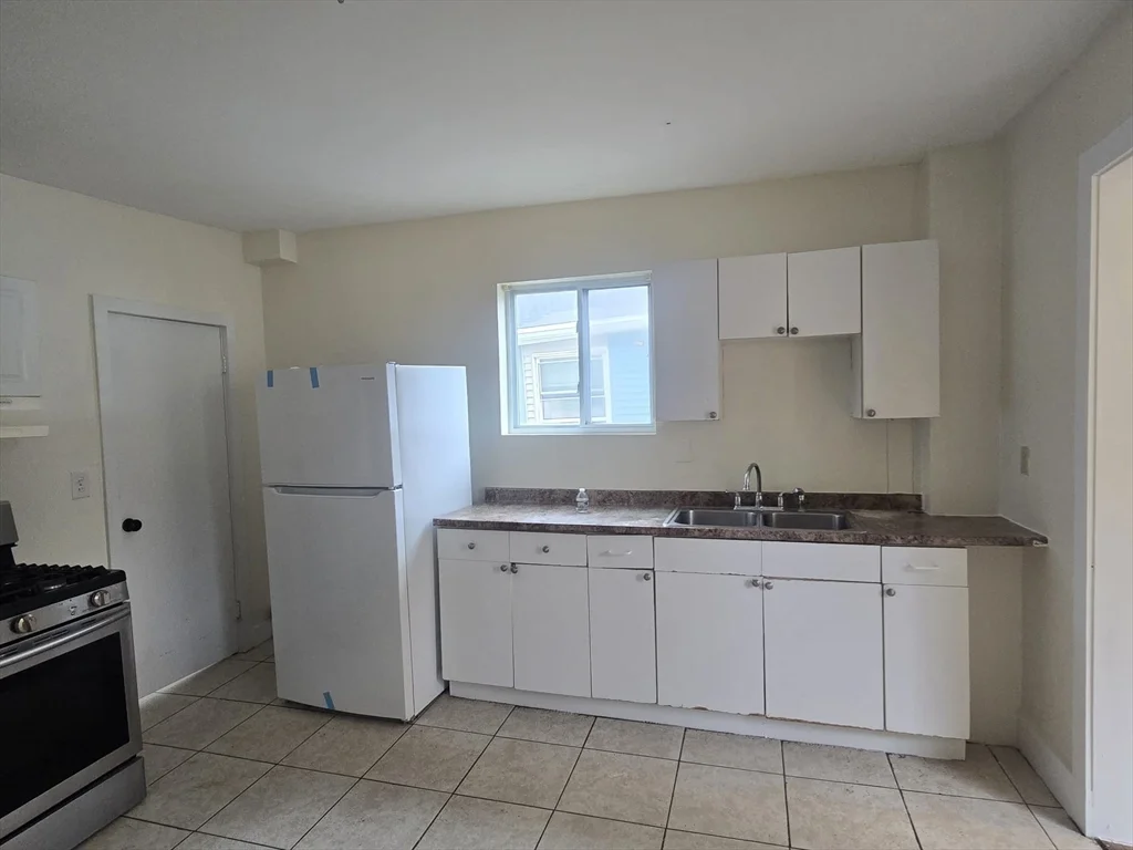 2 bed, 1 bath apartment for rent at 111 Brookline St Unit 2, Lynn — photo 10 of 15