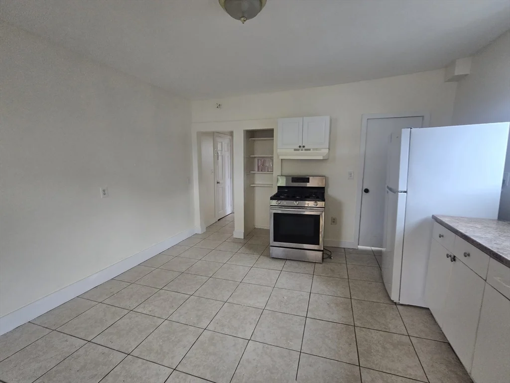 2 bed, 1 bath apartment for rent at 111 Brookline St Unit 2, Lynn — photo 11 of 15