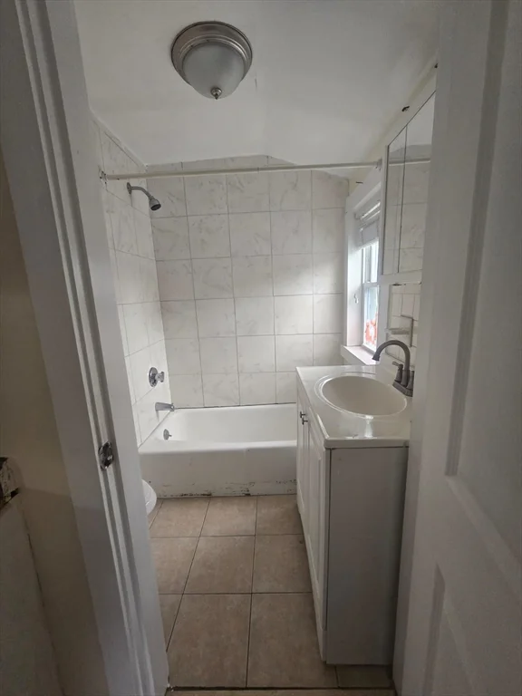 2 bed, 1 bath apartment for rent at 111 Brookline St Unit 3, Lynn — photo 13 of 14