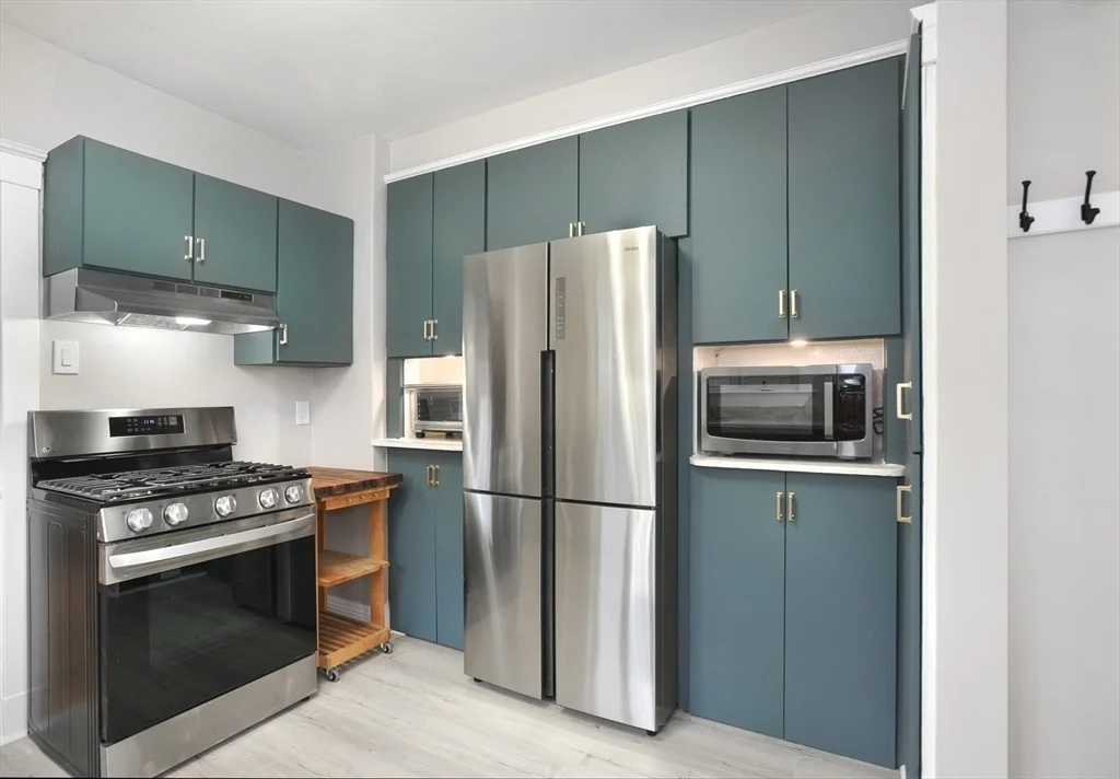 3 bed, 2 bath apartment for rent at 111 Darrow St Unit 0, Quincy — photo 10 of 28
