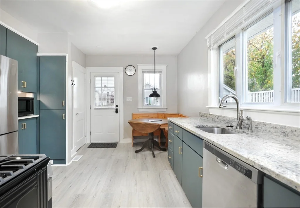 3 bed, 2 bath apartment for rent at 111 Darrow St Unit 0, Quincy — photo 13 of 28