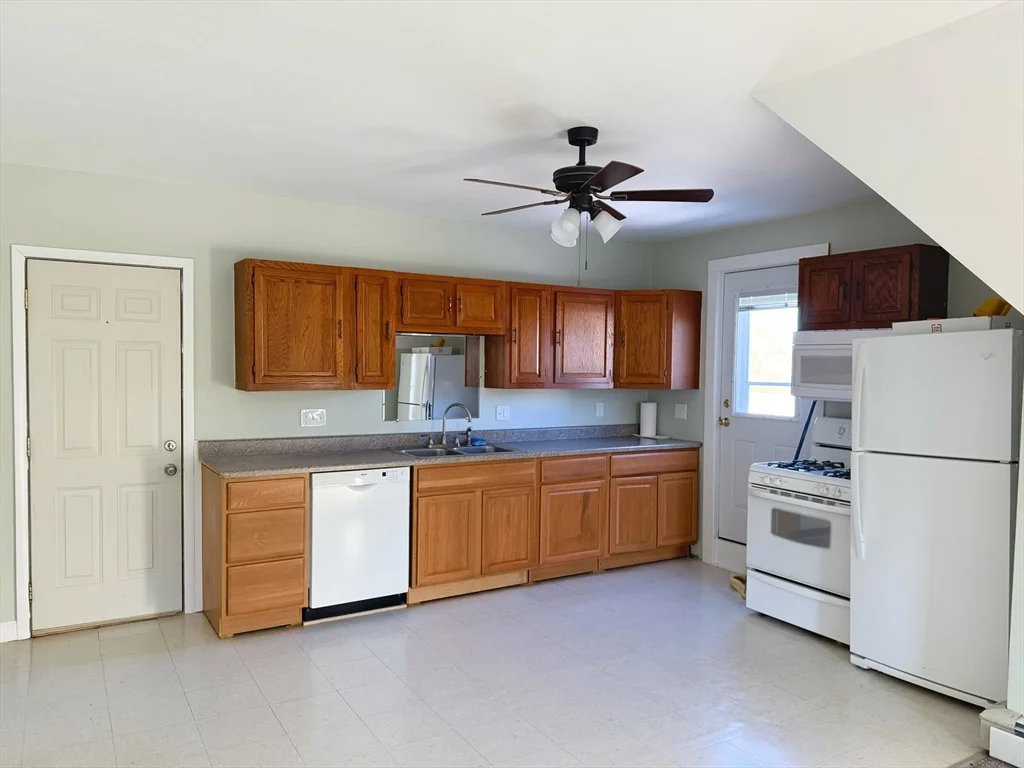2 bed, 1 bath apartment for rent at 111 Division St Unit 2, North Attleboro — photo 3 of 15