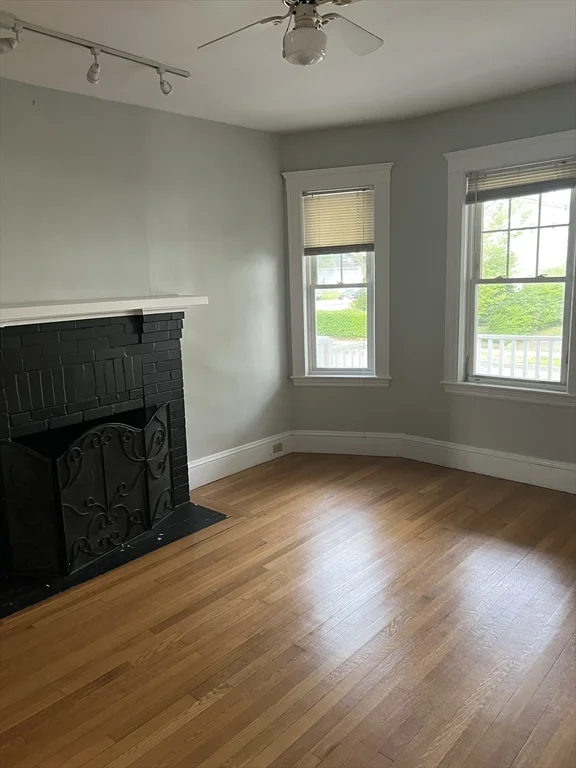 2 bed, 1 bath apartment for rent at 111 E Elm Ave Unit 1, Quincy — photo 9 of 24