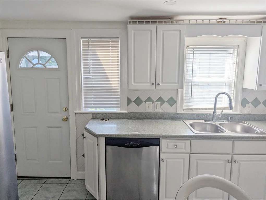 3 bed, 1 bath apartment for rent at 111 Gladeside Unit 1, Mattapan — photo 3 of 16
