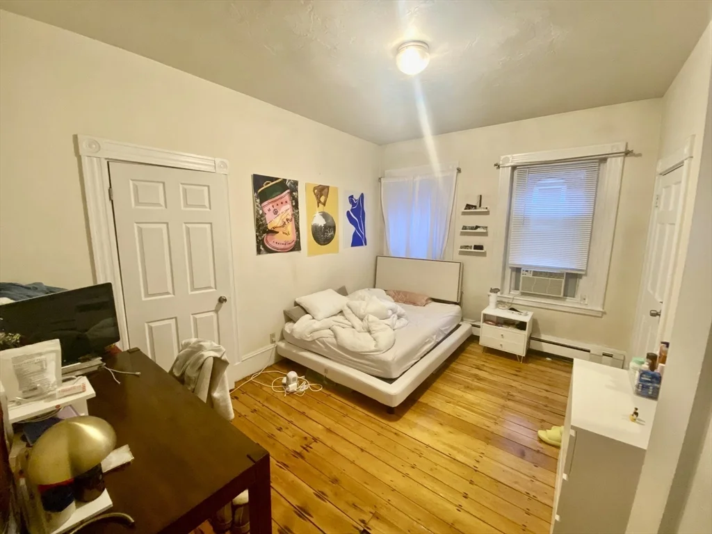 4 bed, 1 bath apartment for rent at 111 H St Unit 1, South Boston — photo 8 of 14