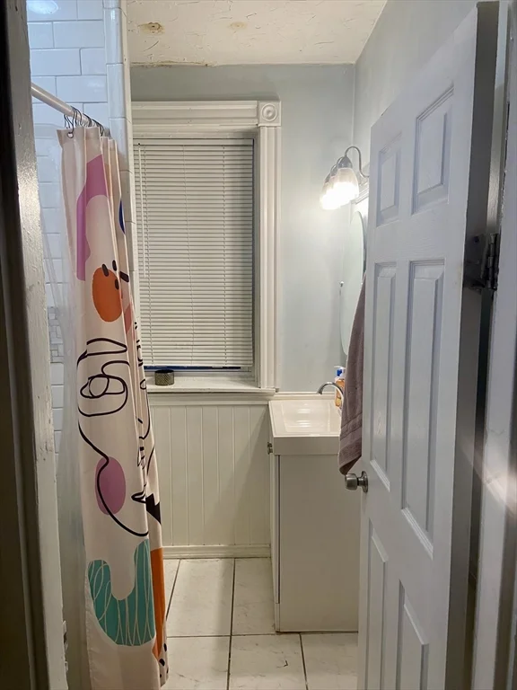 4 bed, 1 bath apartment for rent at 111 H St Unit 1, South Boston — photo 14 of 14