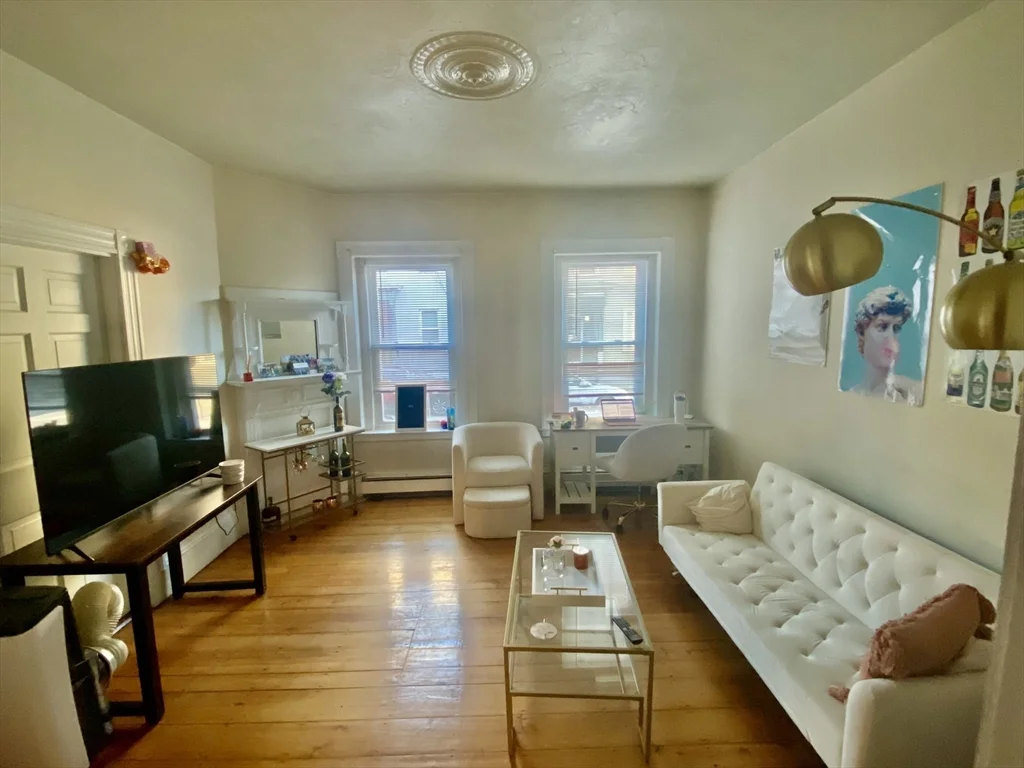 4 bed, 1 bath apartment for rent at 111 H St Unit 1, South Boston — photo 1 of 14