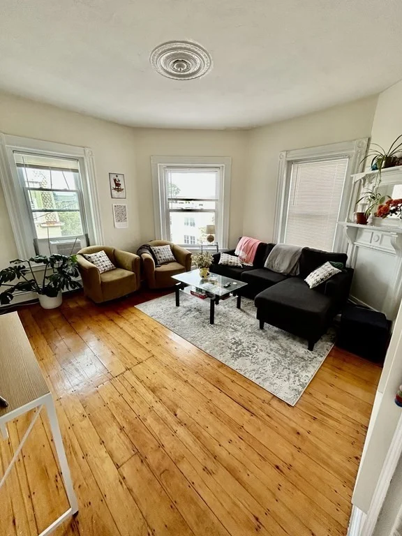 4 bed, 1 bath apartment for rent at 111 H St Unit 2, South Boston — photo 1 of 20