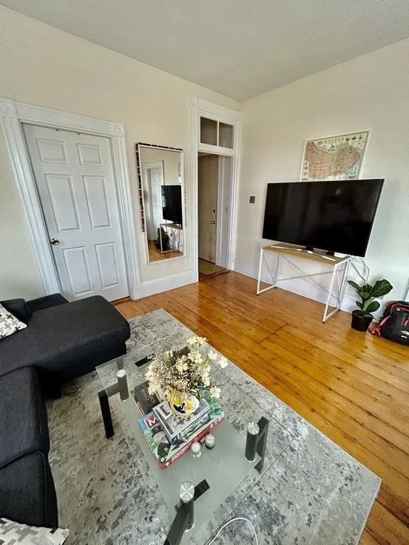 4 bed, 1 bath apartment for rent at 111 H St Unit 2, South Boston — photo 2 of 20