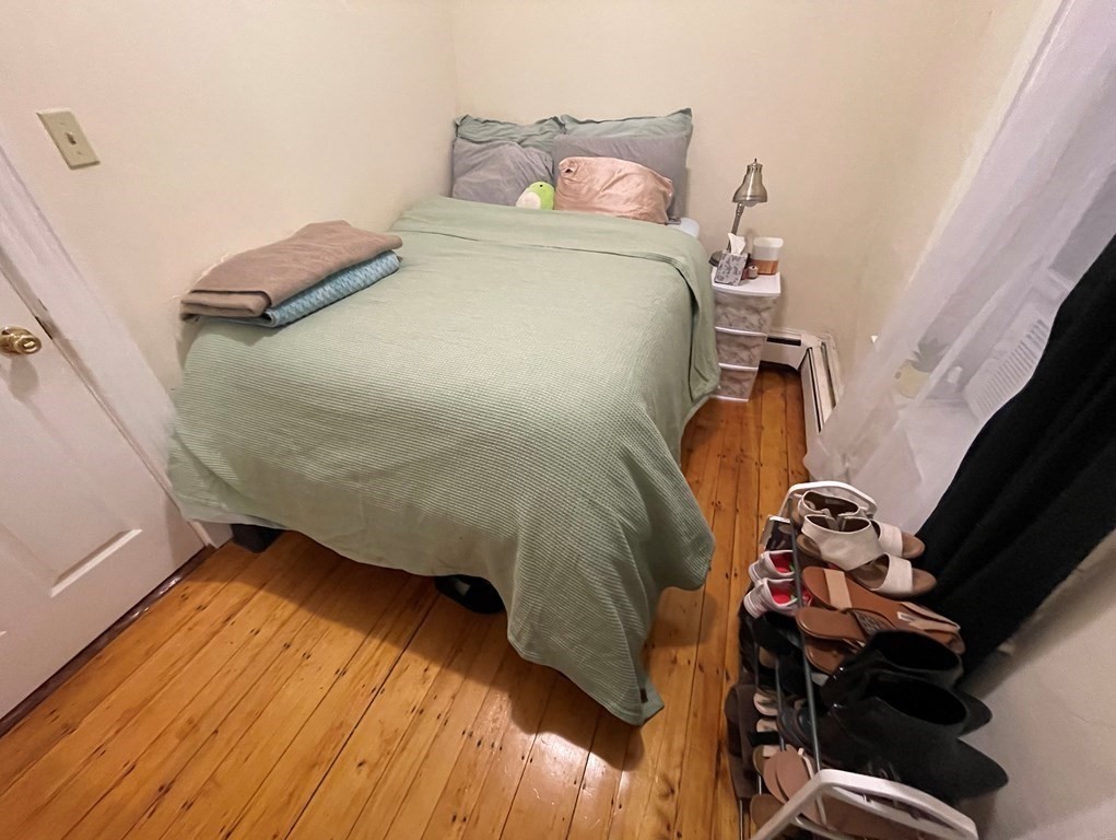 4 bed, 1 bath apartment for rent at 111 H St Unit 4, South Boston — photo 5 of 16