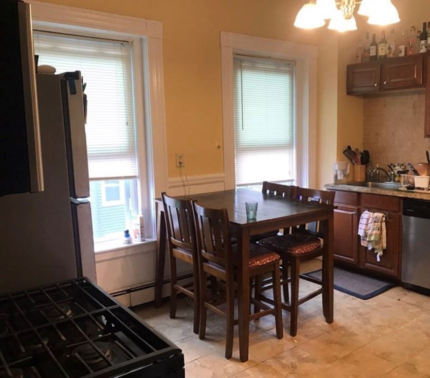 4 bed, 1 bath apartment for rent at 111 H St Unit 4, South Boston — photo 3 of 16