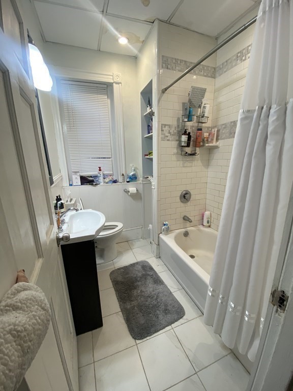 4 bed, 1 bath apartment for rent at 111 H St Unit 5, South Boston — photo 6 of 15