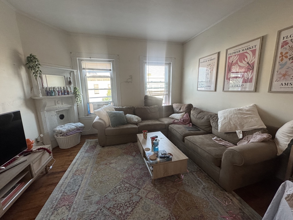 4 bed, 1 bath apartment for rent at 111 H St Unit 5, South Boston — photo 11 of 15